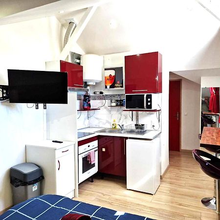 08 - Tres Joli Studio Tout Equipe Avec Parking Privatif Gratuit, Grand Fourgon Possible, Tout Le Linge De Maison Est Fourni Razac-sur-lʼIsle Eksteriør bilde