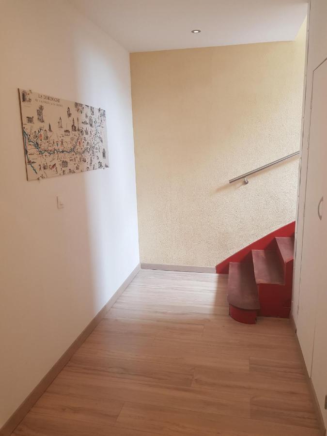 08 - Tres Joli Studio Tout Equipe Avec Parking Privatif Gratuit, Grand Fourgon Possible, Tout Le Linge De Maison Est Fourni Razac-sur-lʼIsle Eksteriør bilde