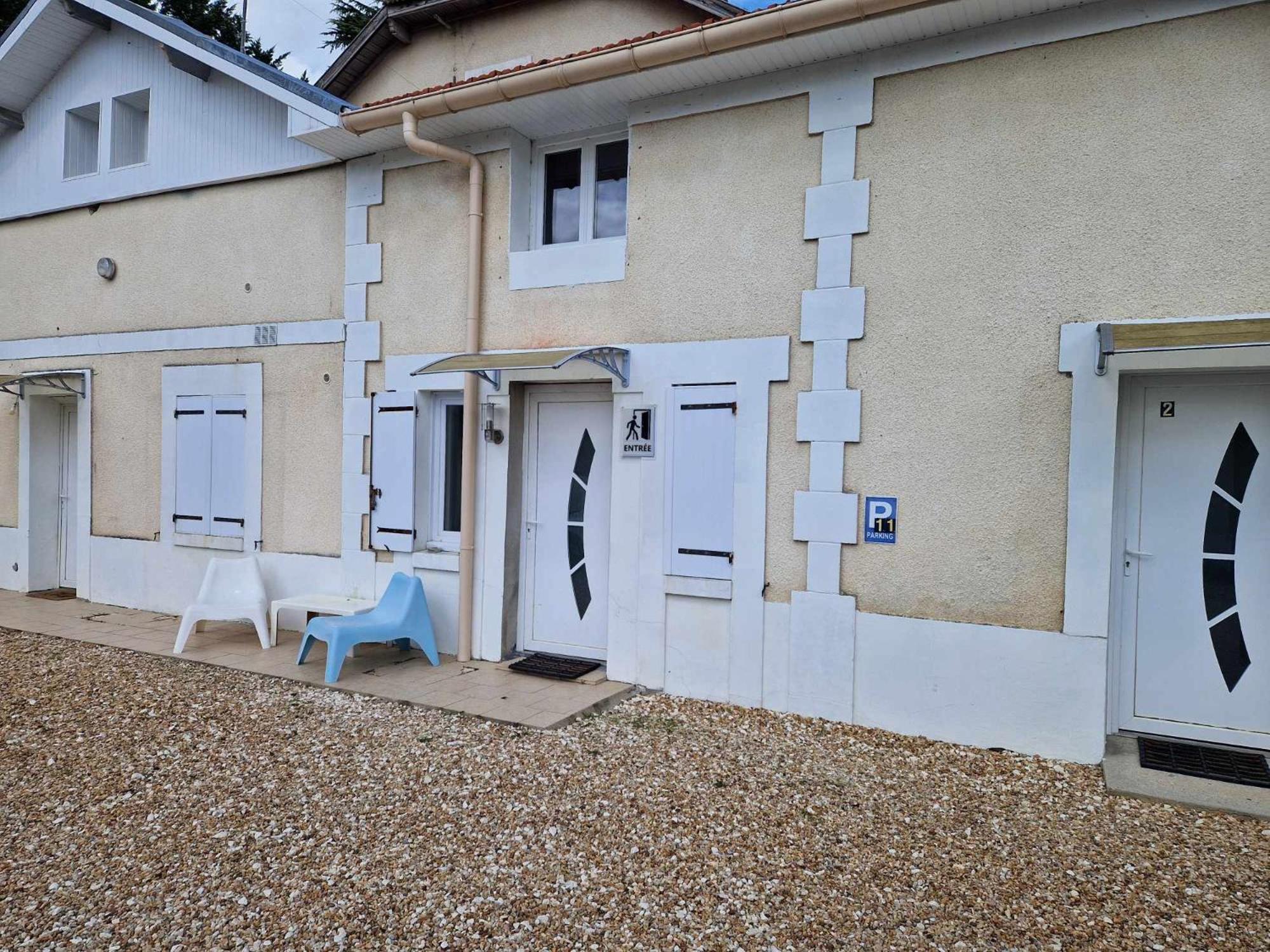 08 - Tres Joli Studio Tout Equipe Avec Parking Privatif Gratuit, Grand Fourgon Possible, Tout Le Linge De Maison Est Fourni Razac-sur-lʼIsle Eksteriør bilde