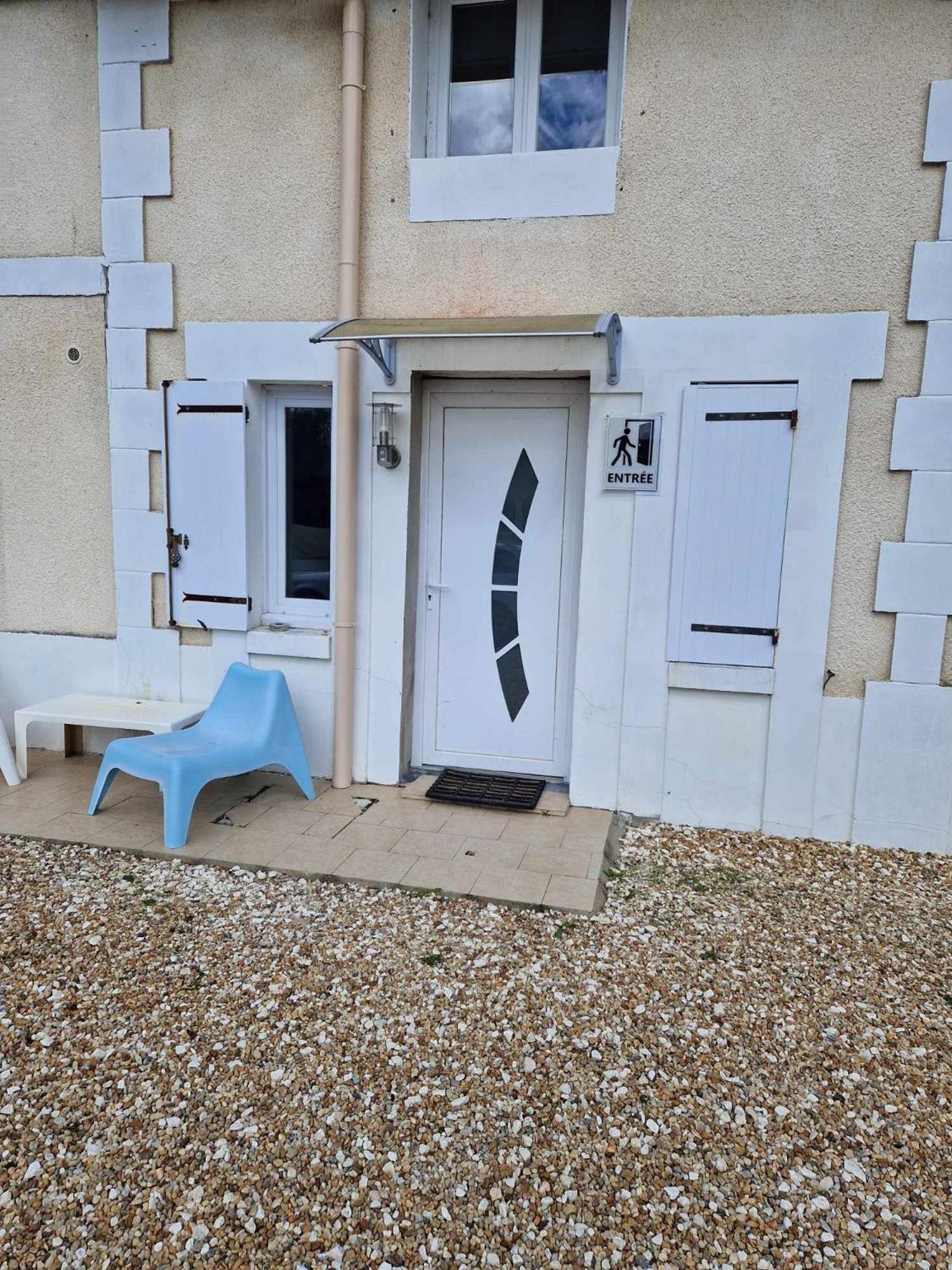 08 - Tres Joli Studio Tout Equipe Avec Parking Privatif Gratuit, Grand Fourgon Possible, Tout Le Linge De Maison Est Fourni Razac-sur-lʼIsle Eksteriør bilde