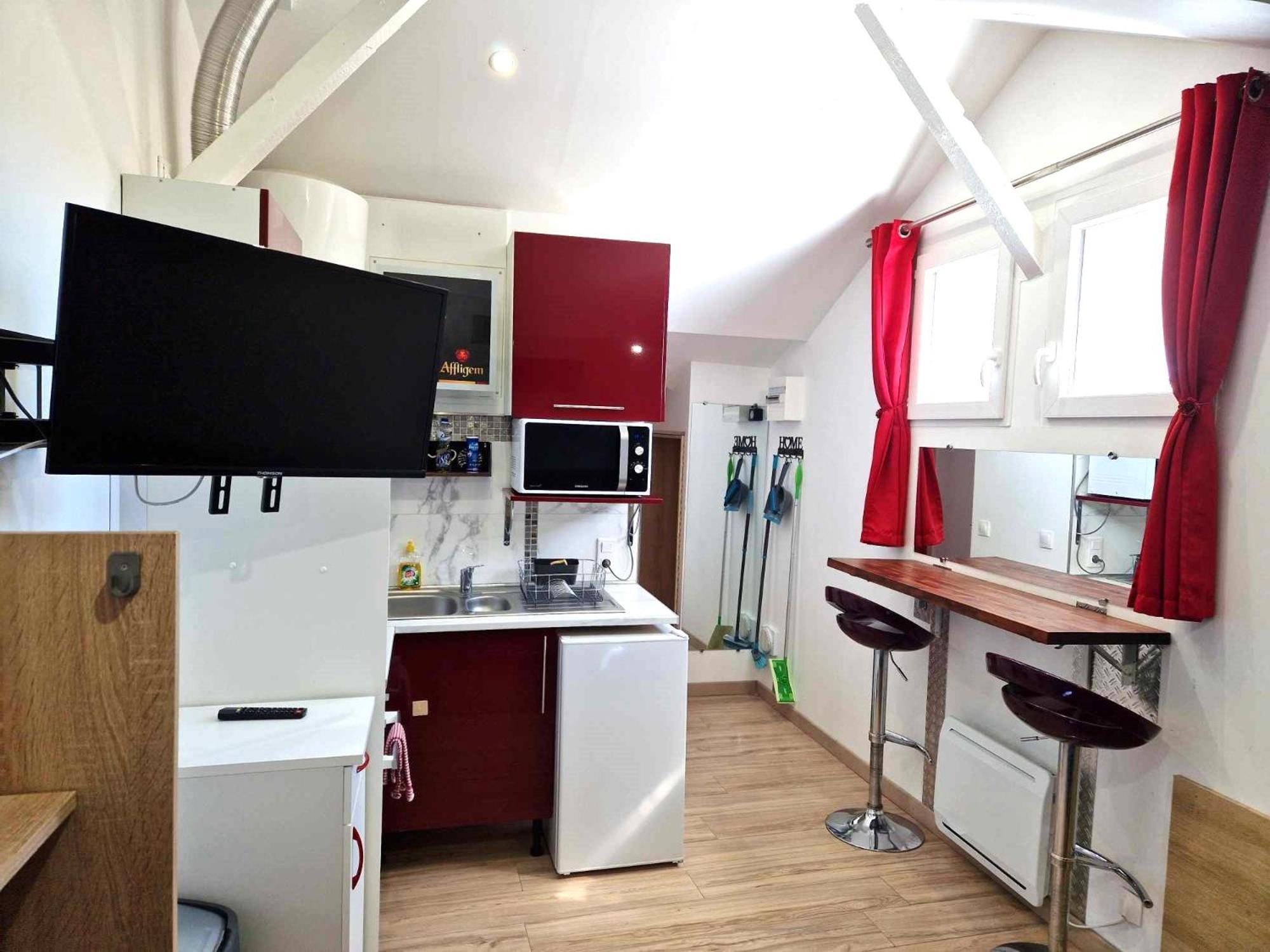 08 - Tres Joli Studio Tout Equipe Avec Parking Privatif Gratuit, Grand Fourgon Possible, Tout Le Linge De Maison Est Fourni Razac-sur-lʼIsle Eksteriør bilde